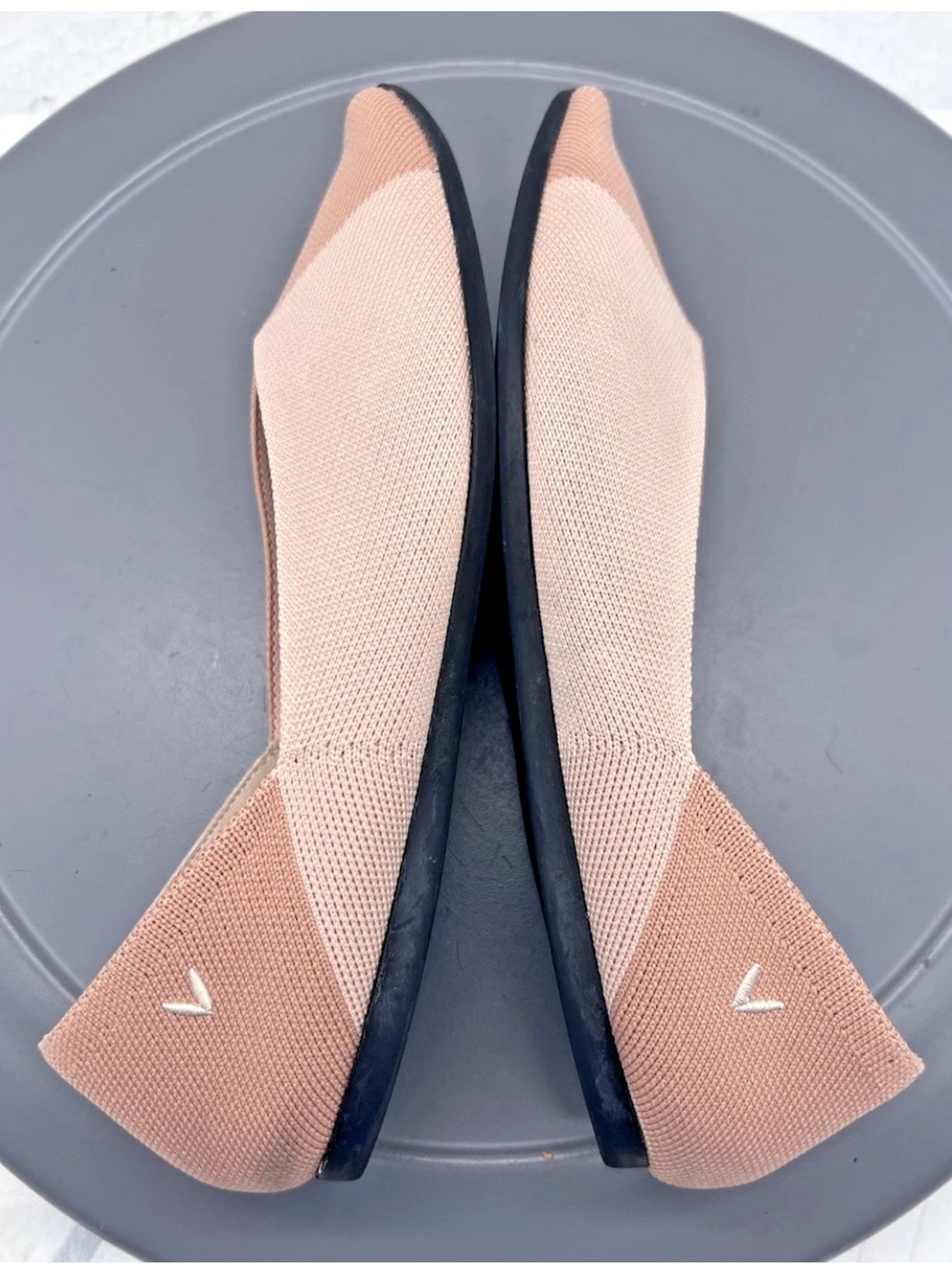 Vivaia Valencia pointed-toe V-cut knit ballet flat - Picture 8 of 9
